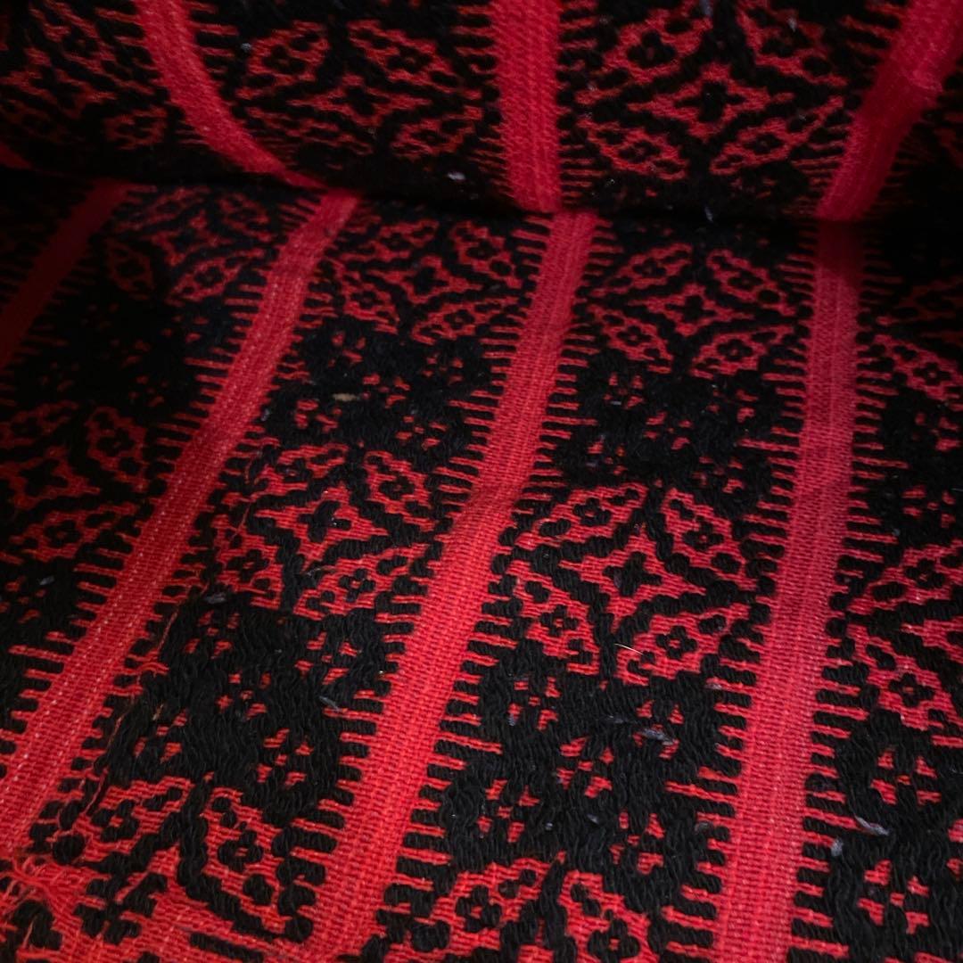 東欧 ハンガリー　刺繍　クッションカバー　民族柄