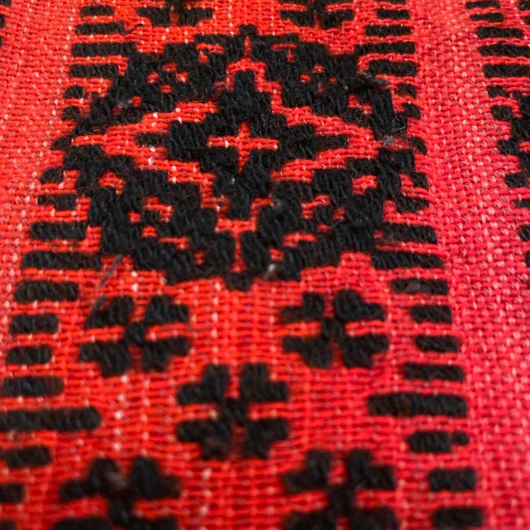 東欧 ハンガリー　刺繍　クッションカバー　民族柄