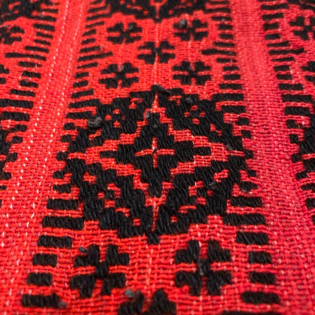 東欧 ハンガリー　刺繍　クッションカバー　民族柄