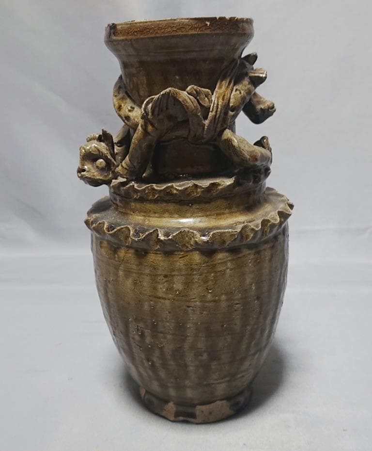 コレクター収集品　中国　宋時代　青磁貼花蛟龍獣瓶