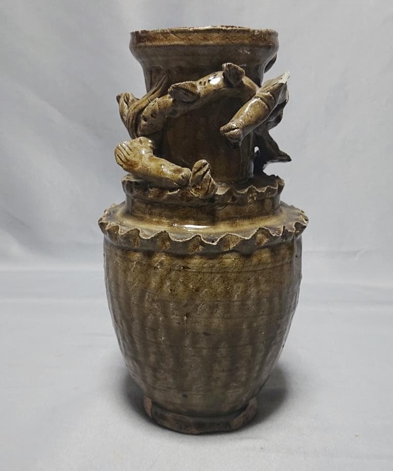 コレクター収集品　中国　宋時代　青磁貼花蛟龍獣瓶