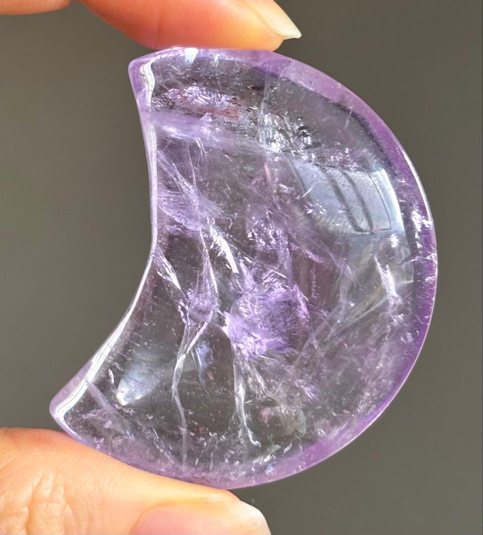 あ〜きゃん♬様　高品質　ラベンダーアメジスト　月　ムーン　握り石　透明感
