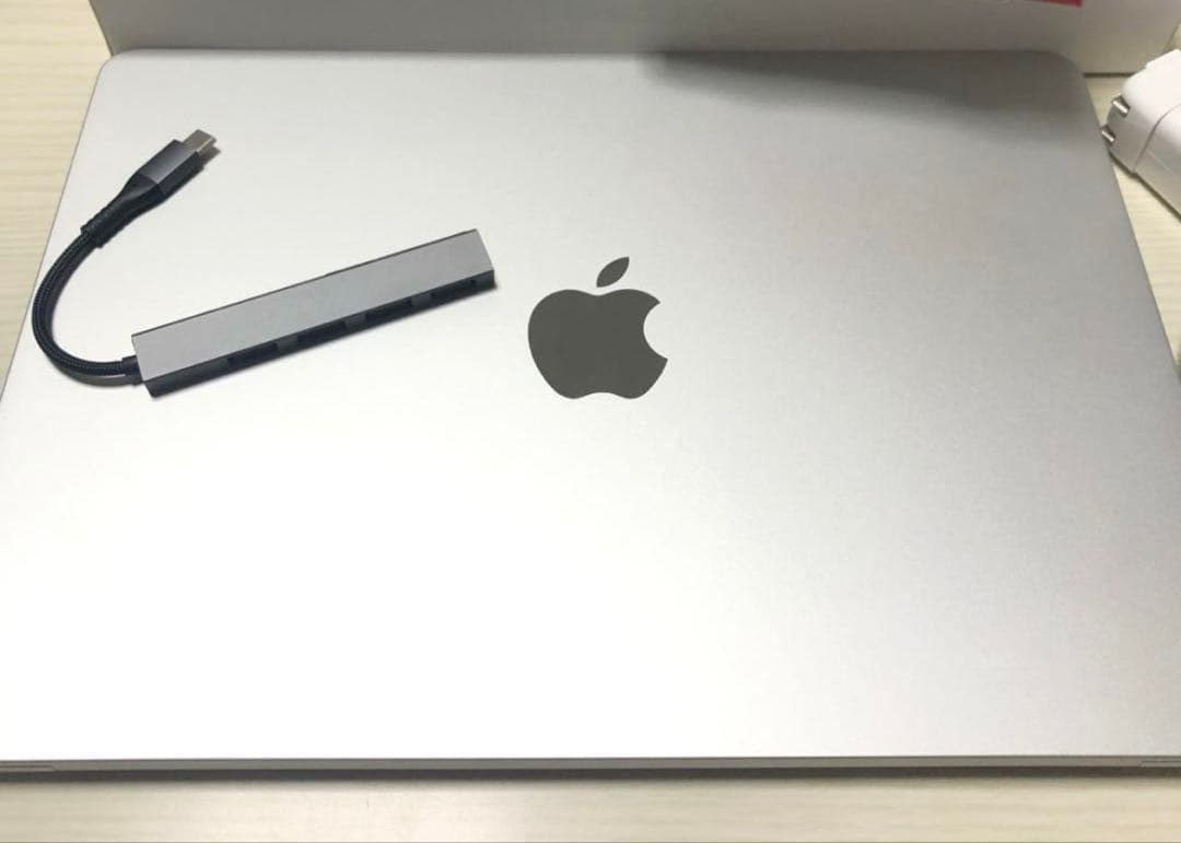 数回使用　Apple MacBook m2