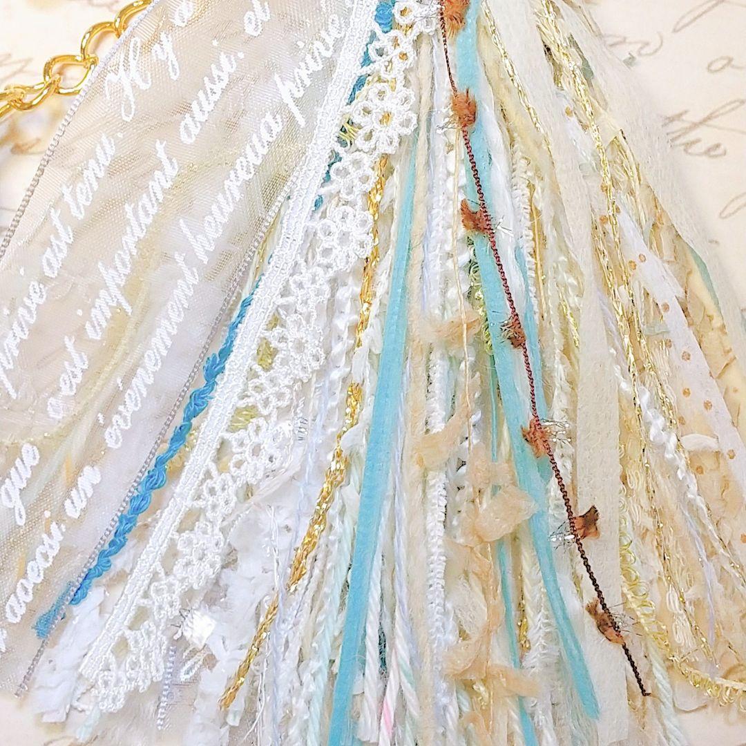 ◆ ハンドメイド 革タグ 糸 タッセル バッグチャーム いちご 苺 水色 ブルー