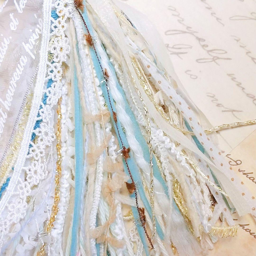 ◆ ハンドメイド 革タグ 糸 タッセル バッグチャーム いちご 苺 水色 ブルー