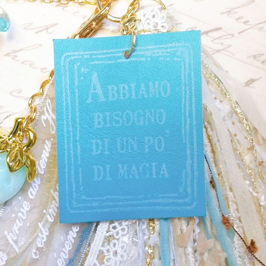 ◆ ハンドメイド 革タグ 糸 タッセル バッグチャーム いちご 苺 水色 ブルー