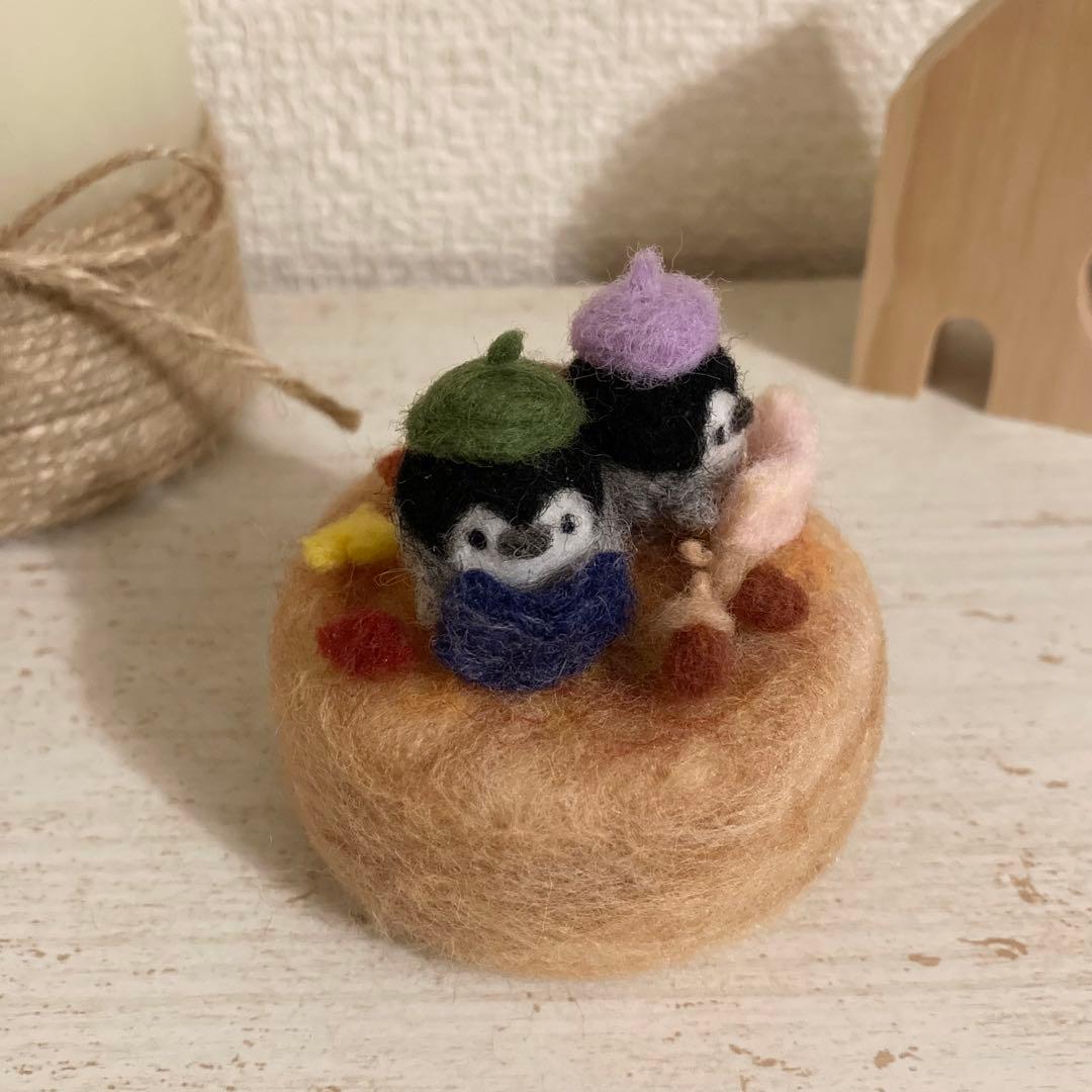 読書の秋のペンギンさん　羊毛フェルト