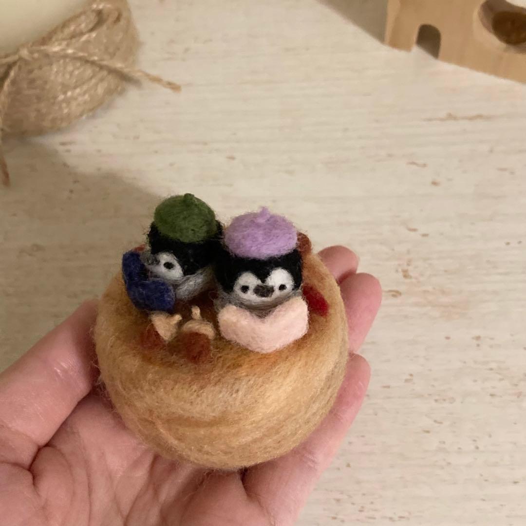 読書の秋のペンギンさん　羊毛フェルト