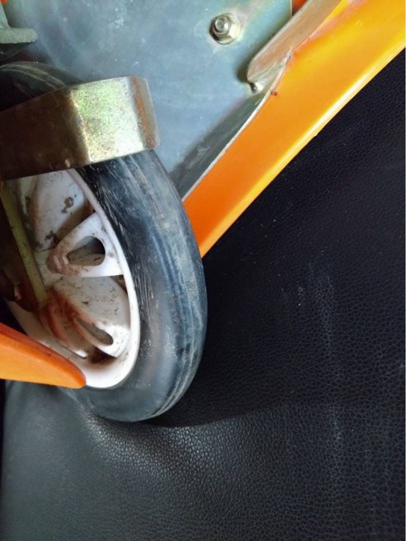 オレンジ色培土器（羽大きめ二枚羽　調節可）