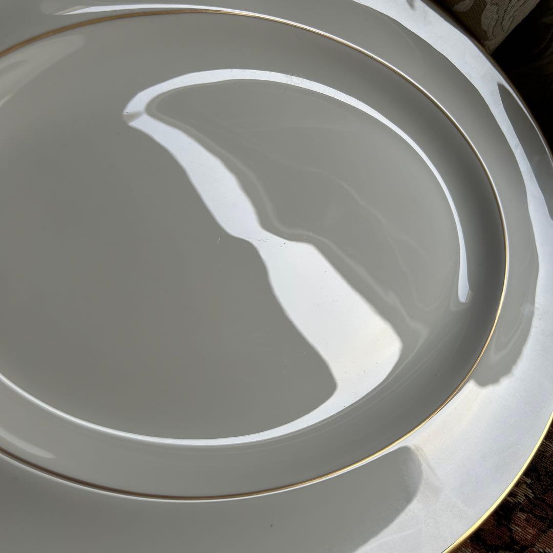 黒壺 WEDEWOOD CALIFORNIA 英国の輝きを纏う オーバルプラター