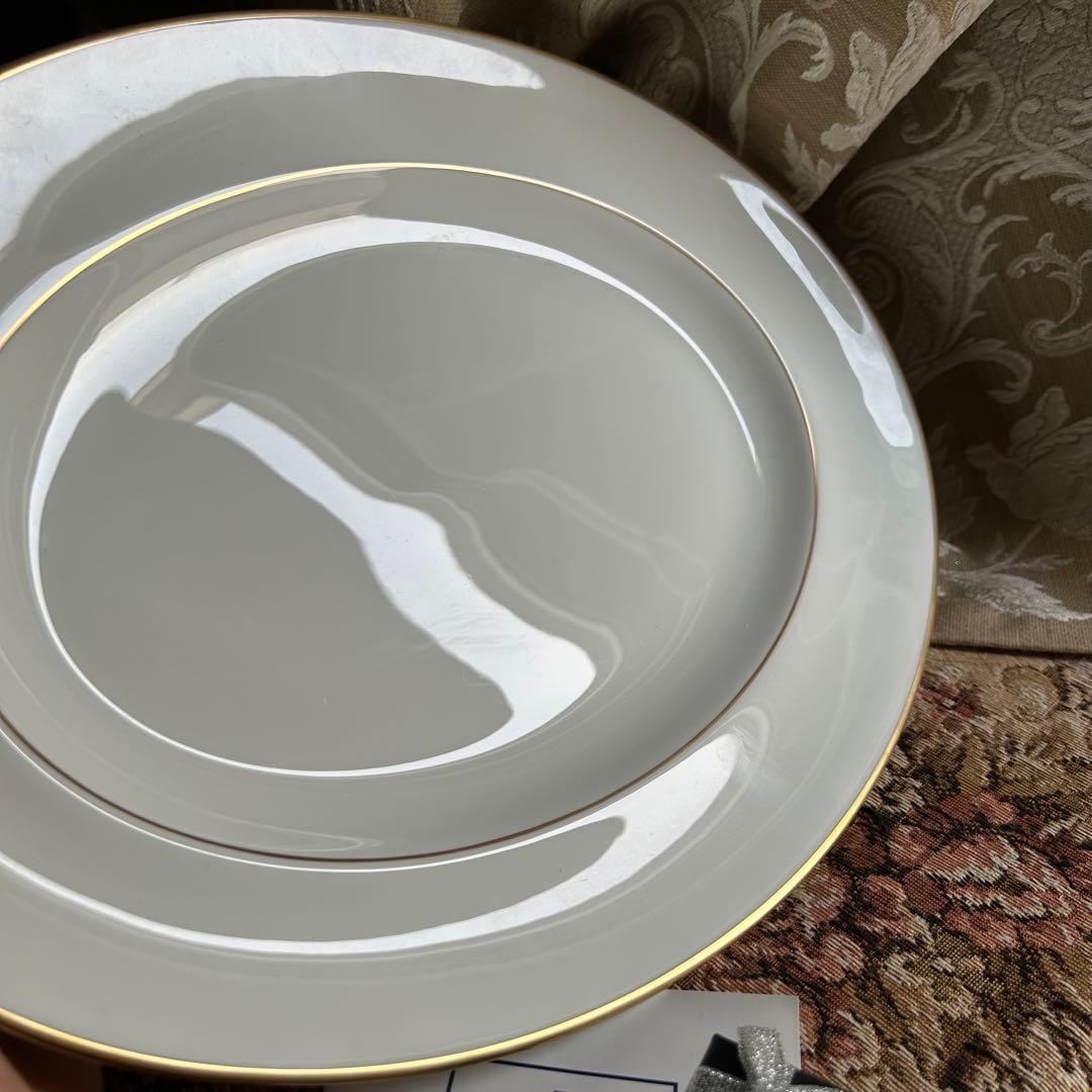 黒壺 WEDEWOOD CALIFORNIA 英国の輝きを纏う オーバルプラター