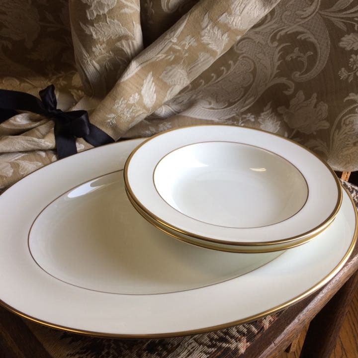 黒壺 WEDEWOOD CALIFORNIA 英国の輝きを纏う オーバルプラター