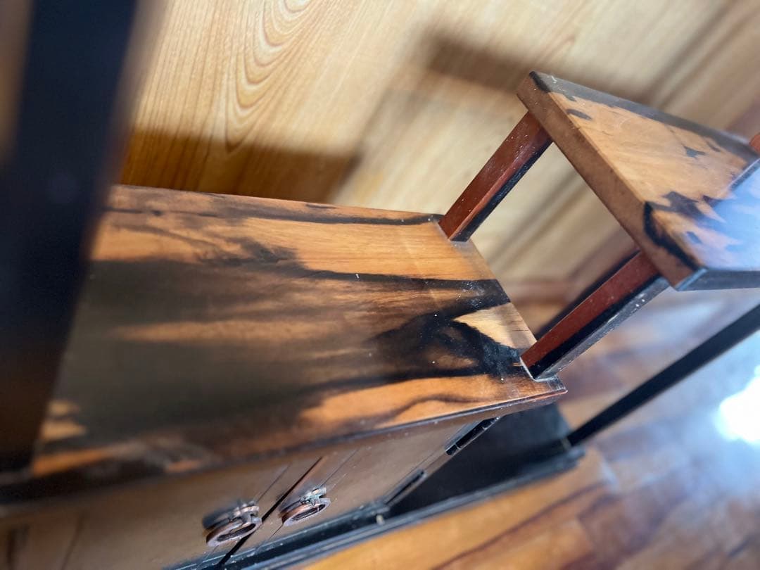 黒柿の木の茶箪笥