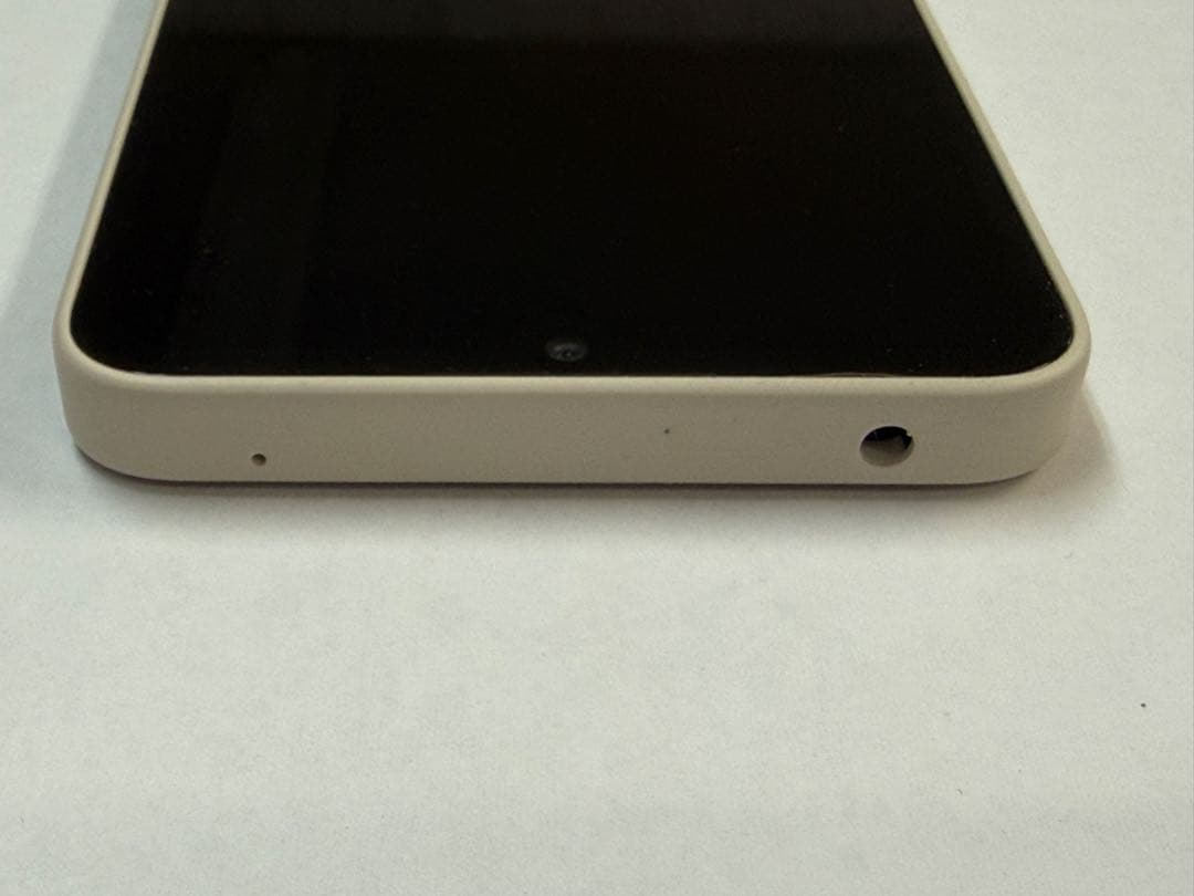 SIMフリー docomoモデル AQUOS wish4 SH-52E ホワイト