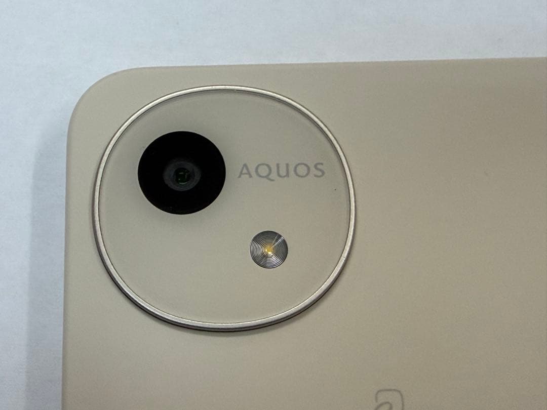 SIMフリー docomoモデル AQUOS wish4 SH-52E ホワイト