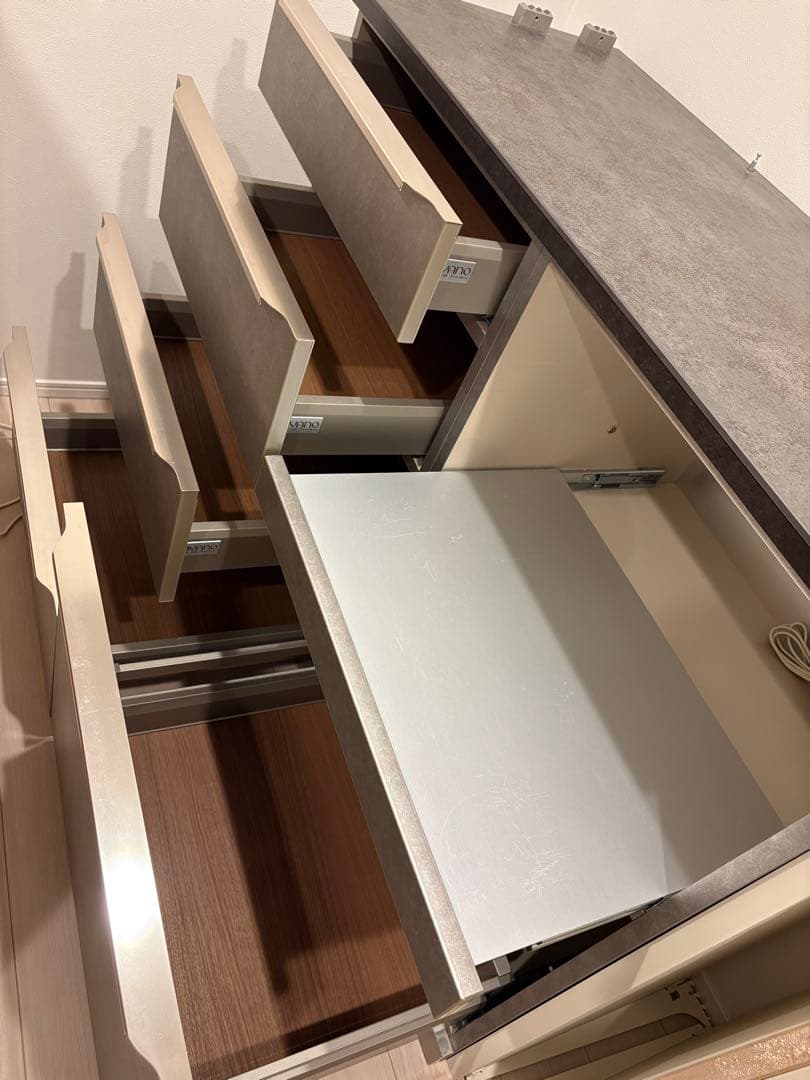 綾乃製作所　プロージット　食器棚