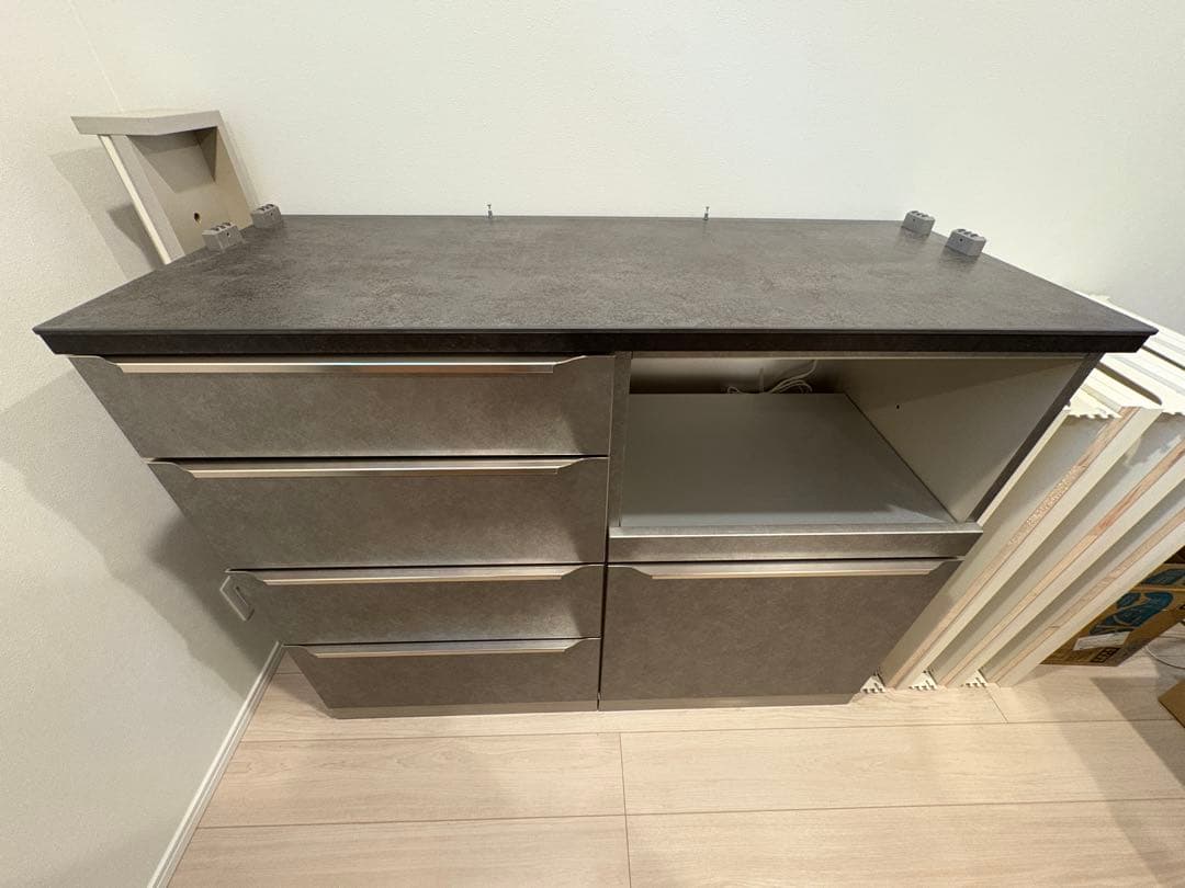 綾乃製作所　プロージット　食器棚