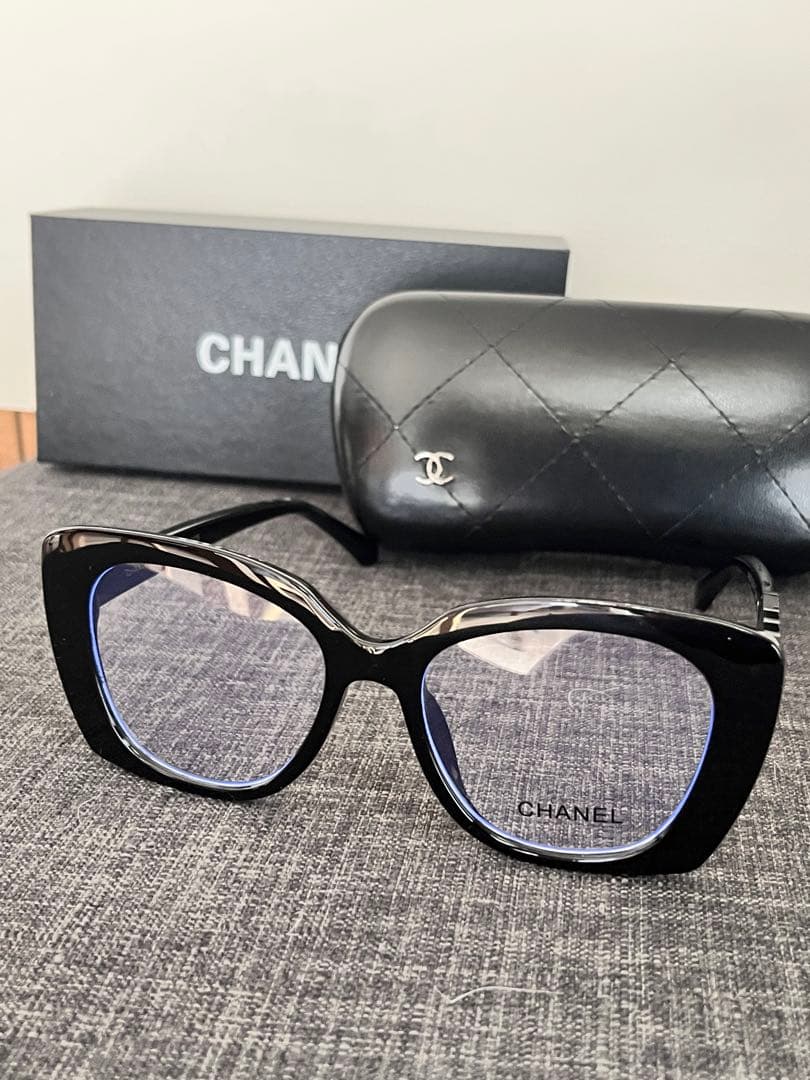 CHANEL ブラックフレーム 伊達メガネ　ノベルティ