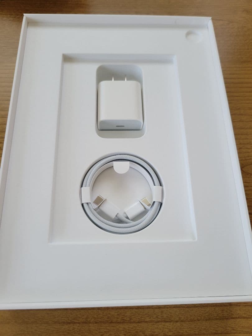 Apple iPad 第10世代 64GB Wi-Fiモデル　バッテリー100%