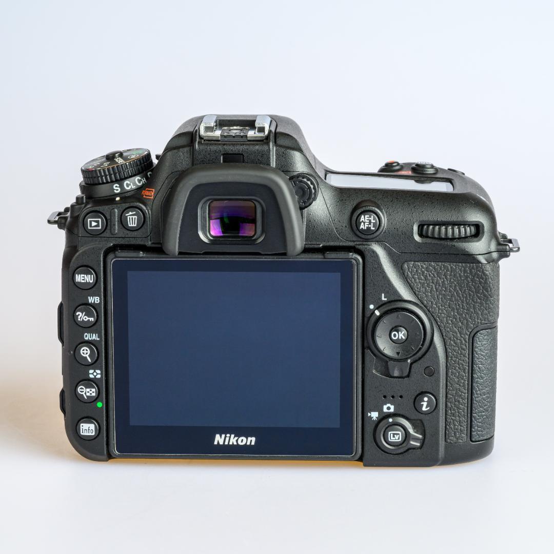良品 Nikon D7500 ニコン デジタル一眼レフ 本体