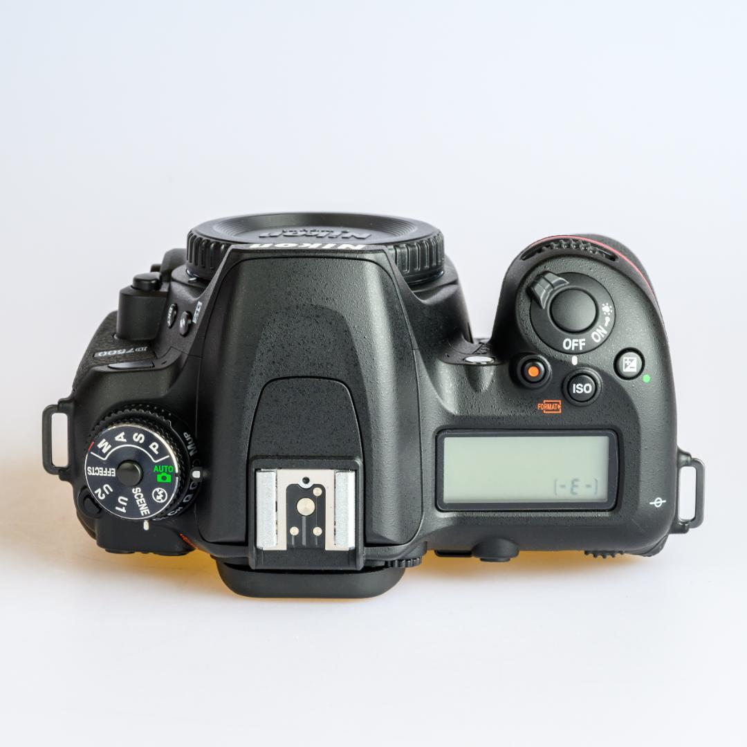 良品 Nikon D7500 ニコン デジタル一眼レフ 本体