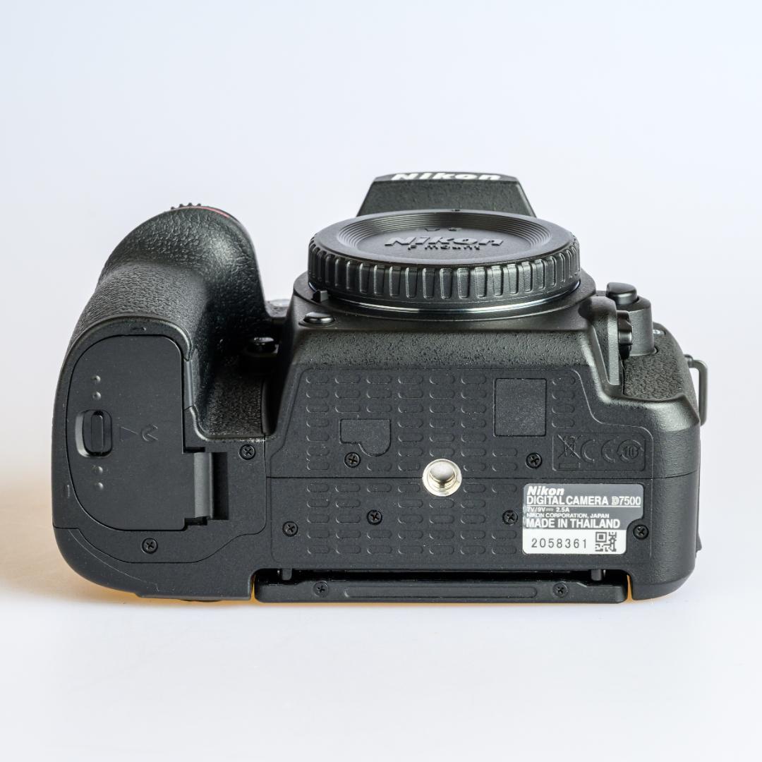 良品 Nikon D7500 ニコン デジタル一眼レフ 本体