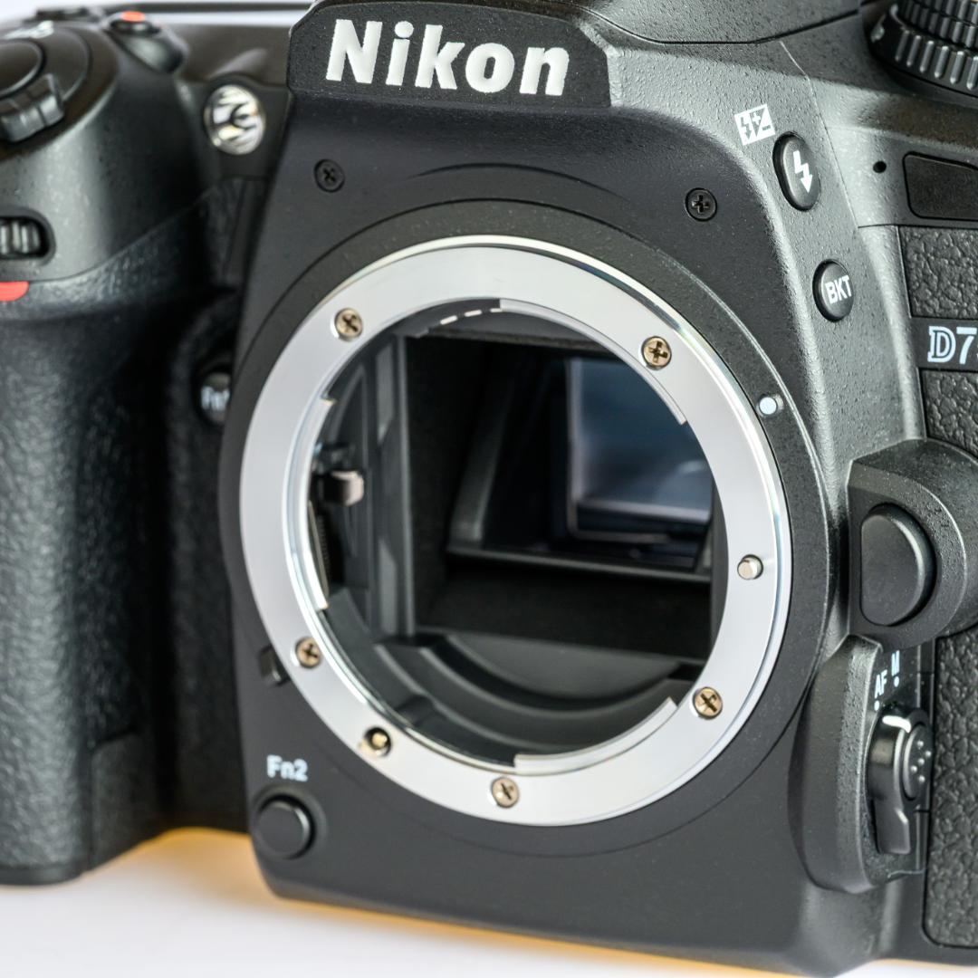 良品 Nikon D7500 ニコン デジタル一眼レフ 本体