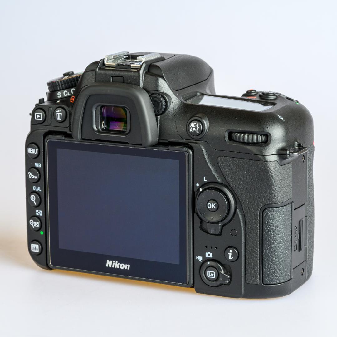 良品 Nikon D7500 ニコン デジタル一眼レフ 本体