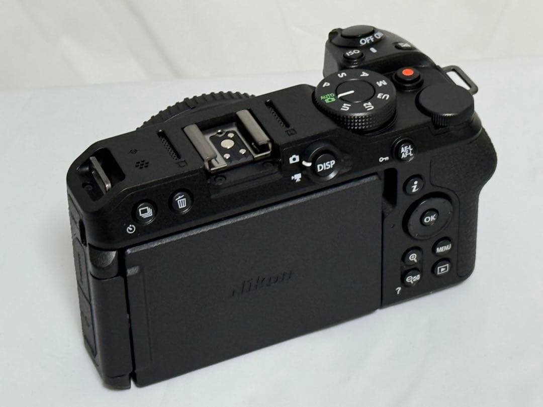 新品未使用　Nikon Z30 本体のみ