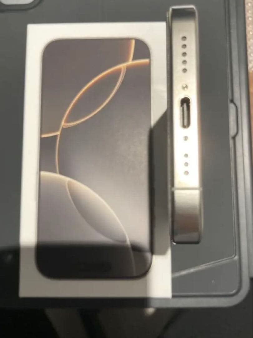 美品Apple iPhone16 Pro ナチュラルチタニウム 256GB