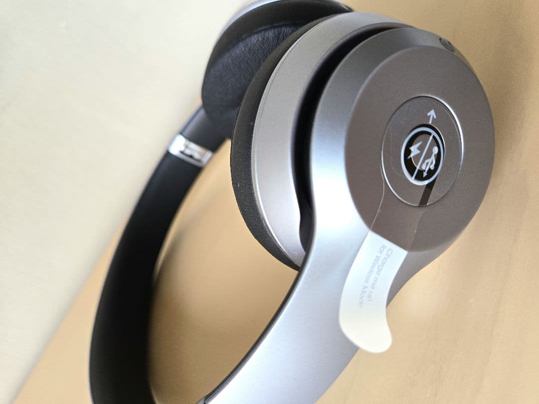 ☆MINT✨☆Beats Solo2 Wireless headphones