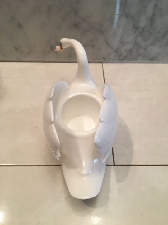 ビンテージ　マルリMaruri ボーンチャイナバラを咥えた美しい白鳥オブジェ