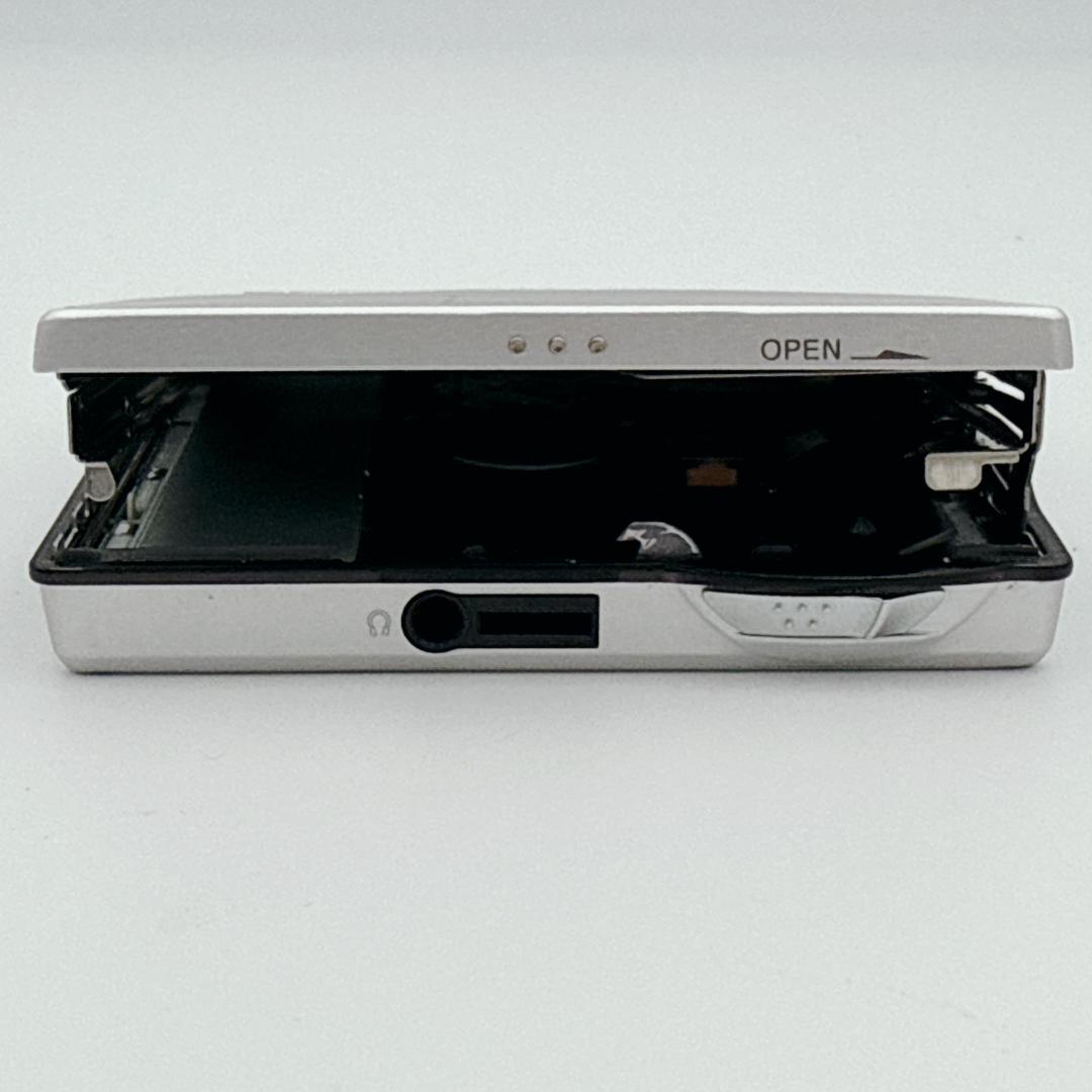 【概ね美品】SONY WALKMAN MDウォークマン MZ-E700 シルバー