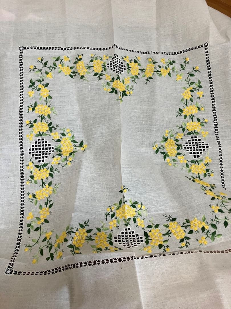 刺繍テーブルクロス　ランチョンマット4枚セット