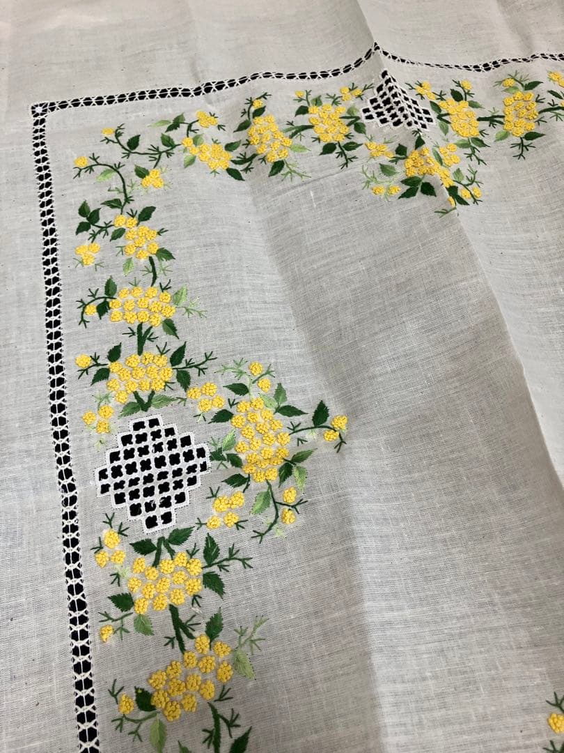刺繍テーブルクロス　ランチョンマット4枚セット