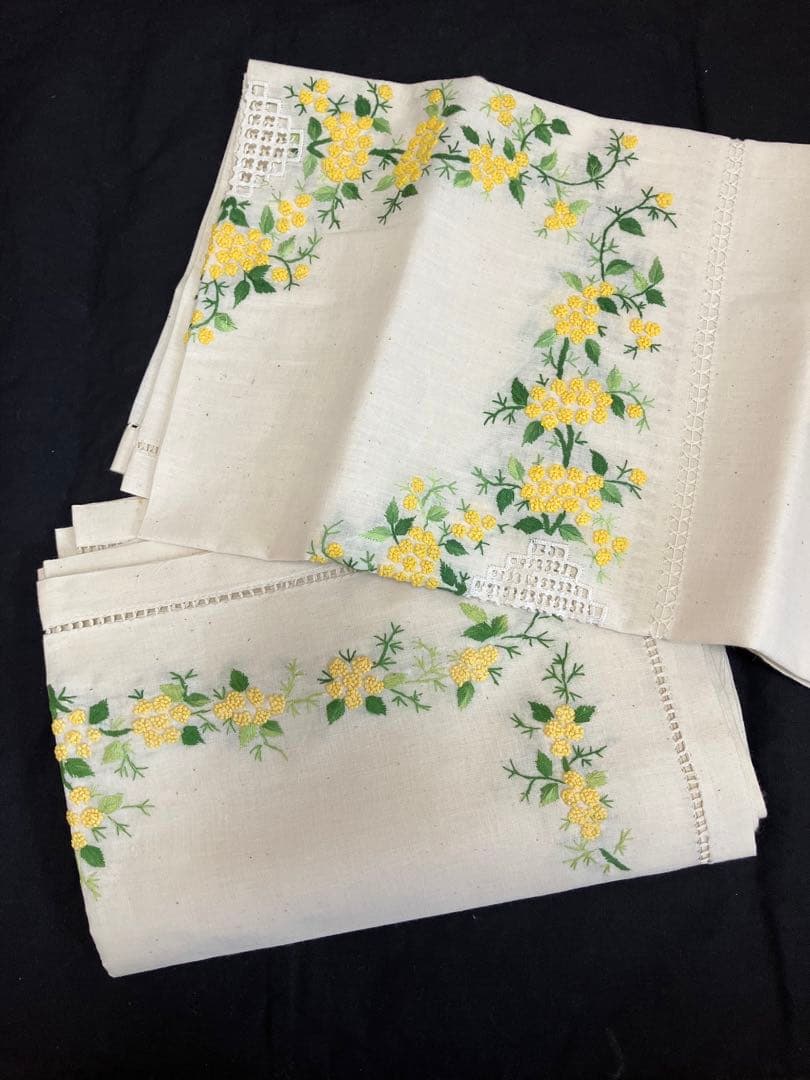刺繍テーブルクロス　ランチョンマット4枚セット
