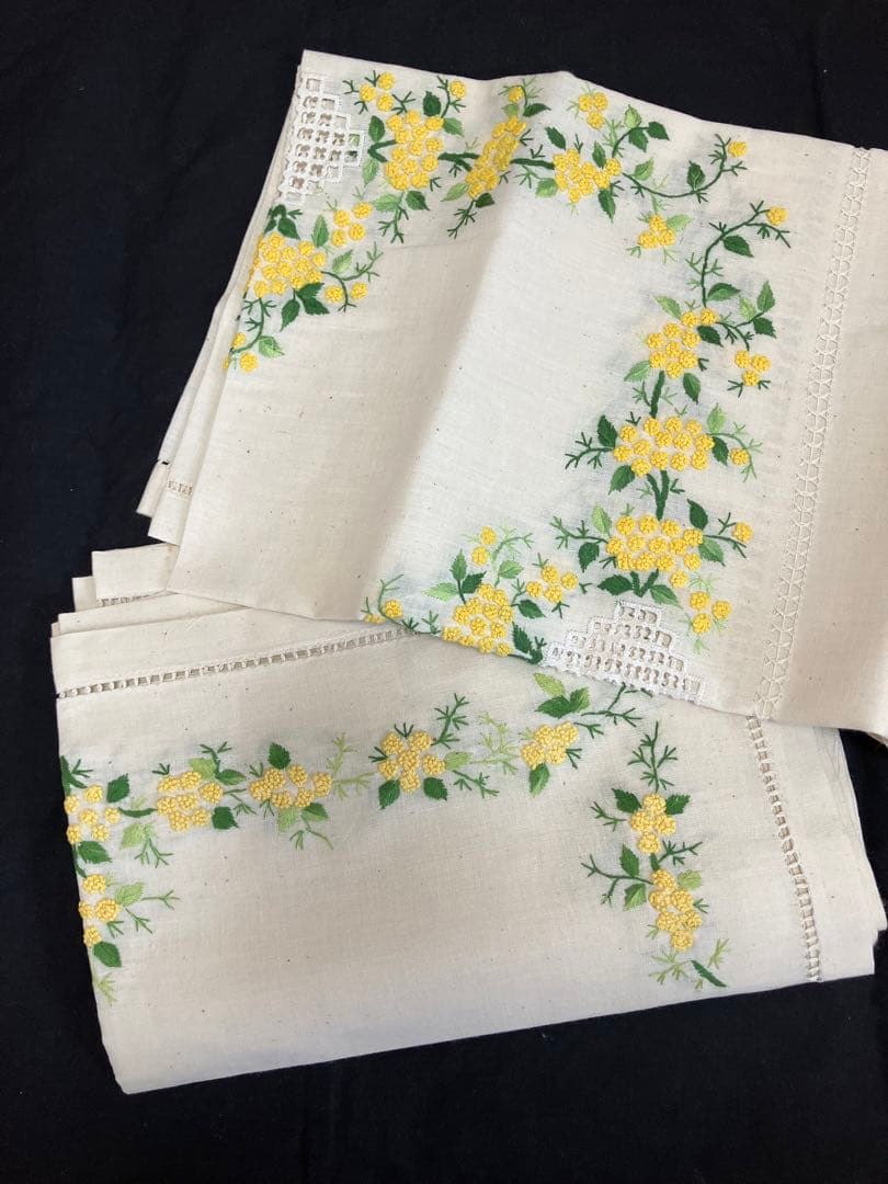 刺繍テーブルクロス　ランチョンマット4枚セット