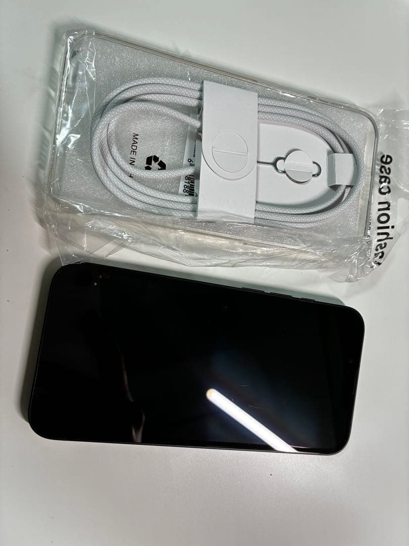 iPhone16e ほぼ新品 バッテリー100% 本体 esimフリー