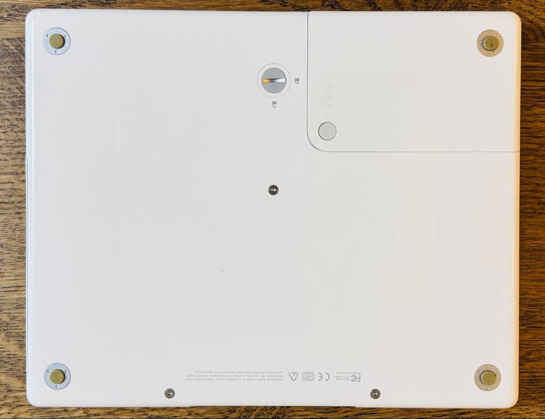 【中古】iBook G4 12インチ ホワイト 充電器つき