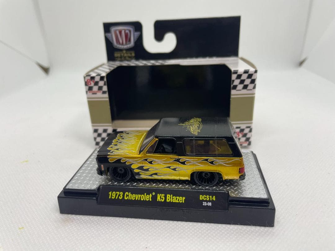 4R-670 M2 1/64 シボレー 1973 K5 Blazer