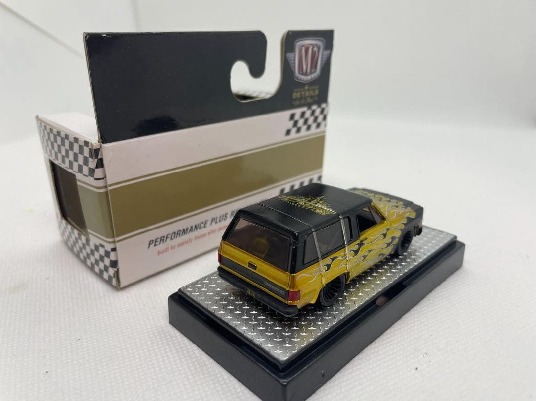 4R-670 M2 1/64 シボレー 1973 K5 Blazer