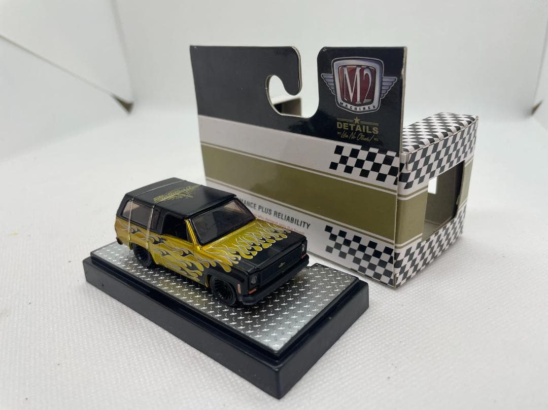 4R-670 M2 1/64 シボレー 1973 K5 Blazer