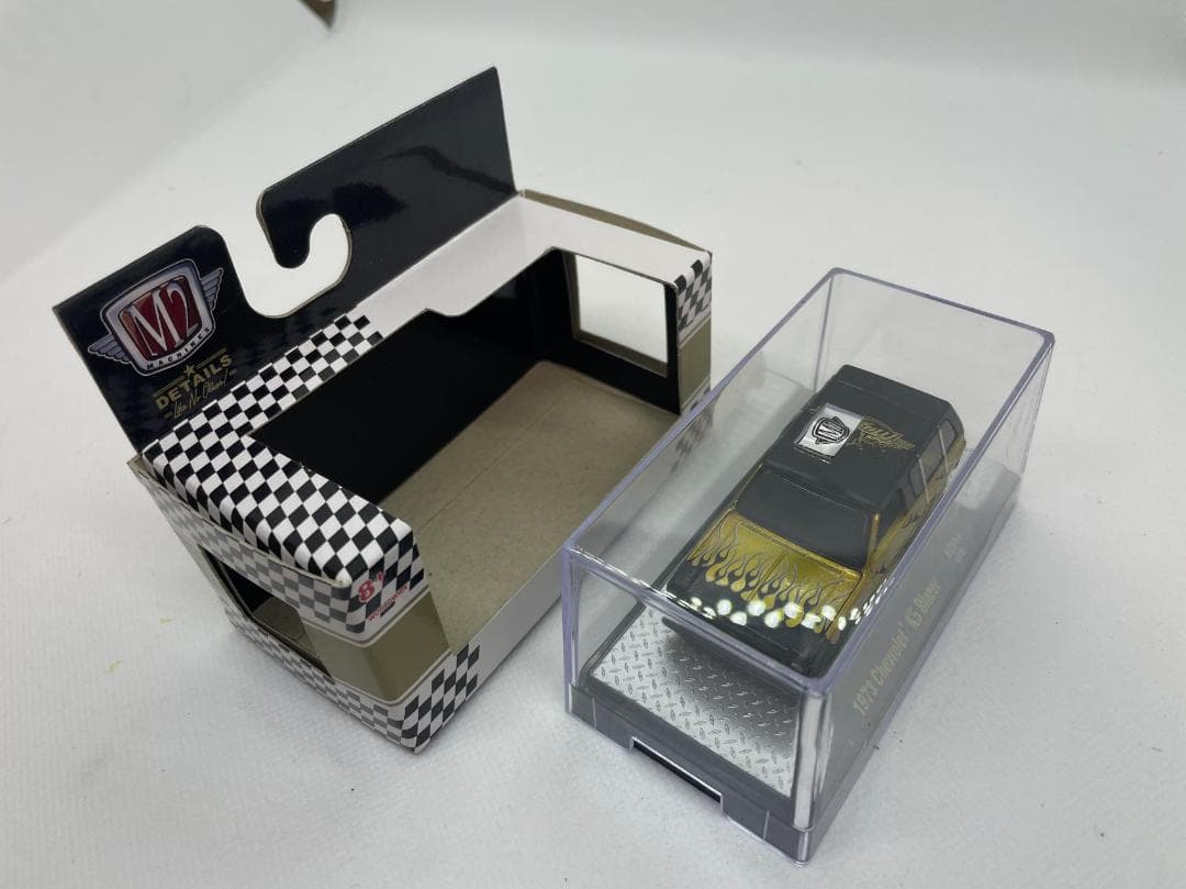 4R-670 M2 1/64 シボレー 1973 K5 Blazer