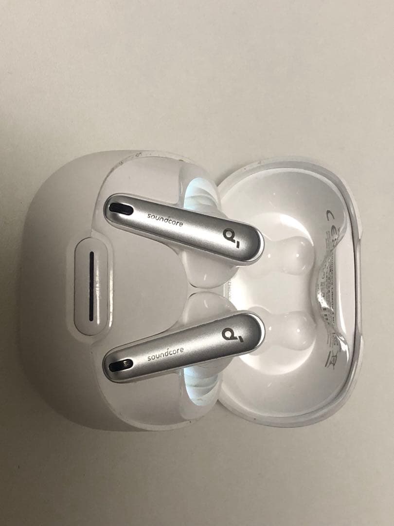 す*し様 【美品】Soundcore Liberty 4 NC ホワイト