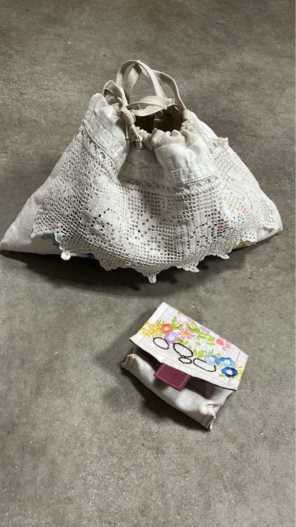 ビンテージクロス刺繍入りリネン巾着袋と小物入れ