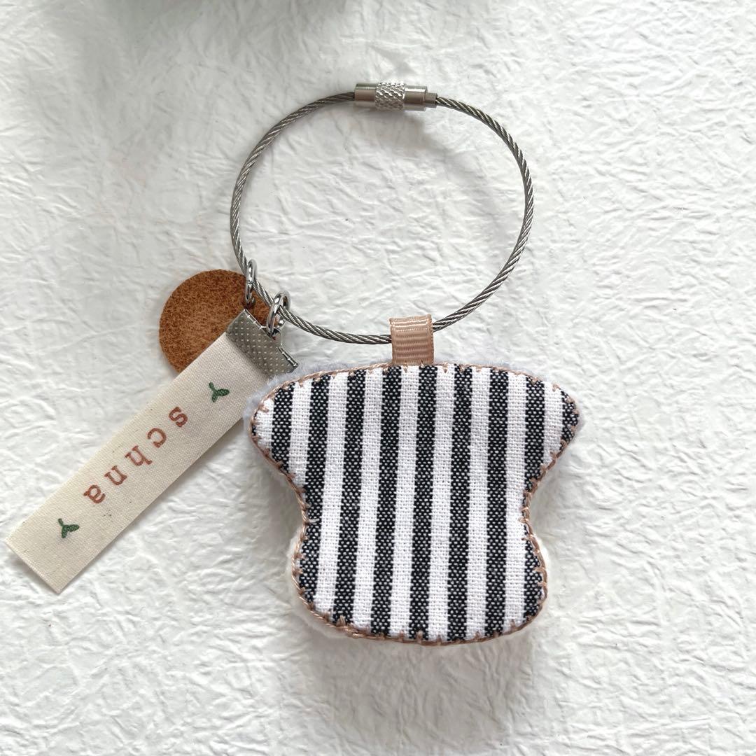 シュナウザーさんワイヤーキーホルダー（シルバー）