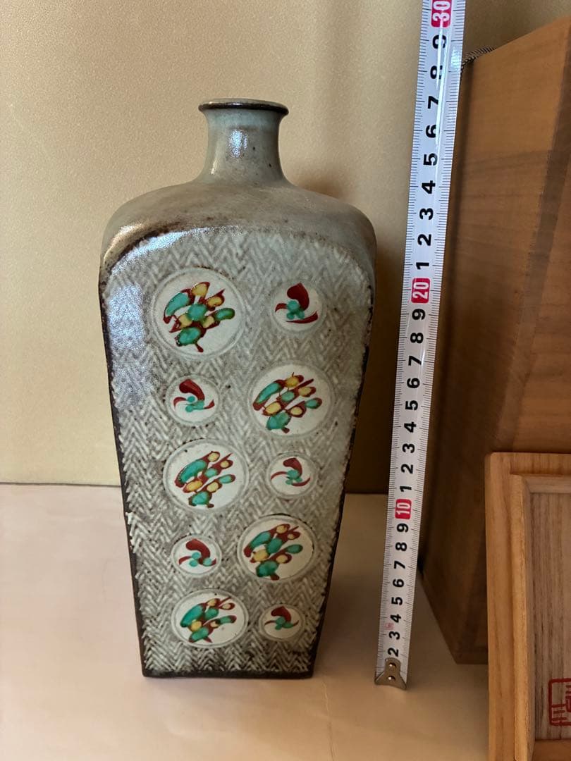 【人間国宝】島岡達三　象嵌赤絵草花文方壺　共箱有り