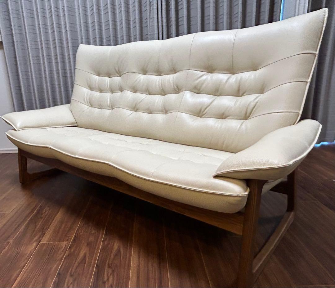 三人掛け革張りソファー　色:アイボリー