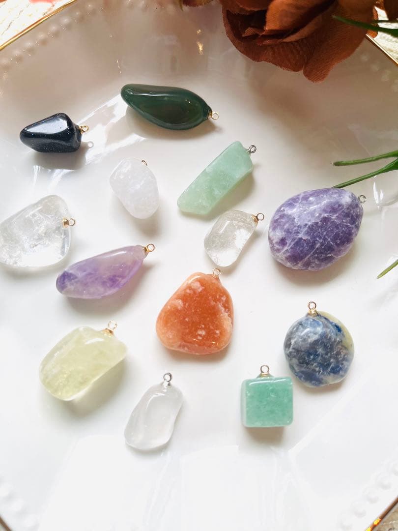 NO.158 ピアス　イヤリング　チャーム　じゃれ猫　レジン　クリスマス