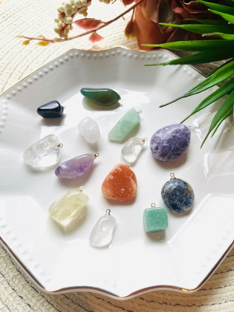 NO.158 ピアス　イヤリング　チャーム　じゃれ猫　レジン　クリスマス